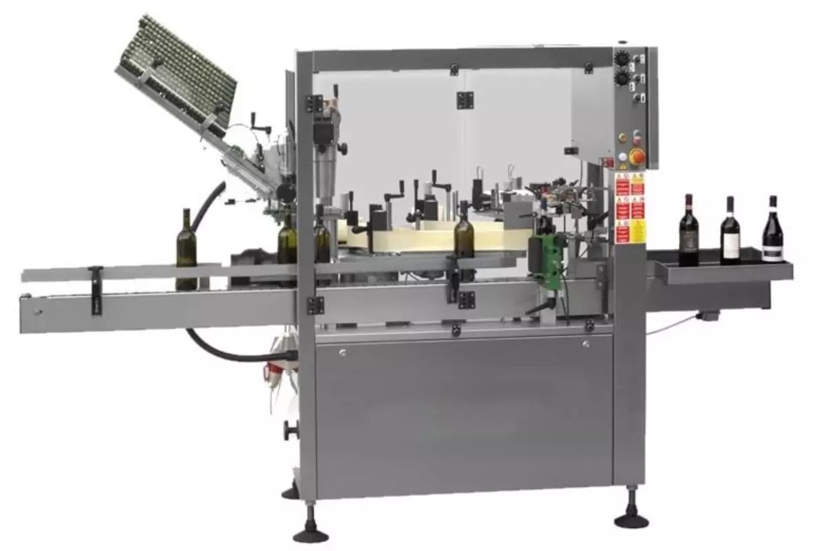 Automatic bottle labelling machine for applying of one or two self-adhesive labels on the bottles