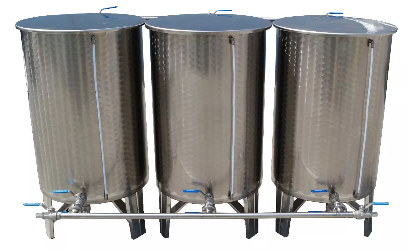 Block of tanks with floating lids 3x 100 liters