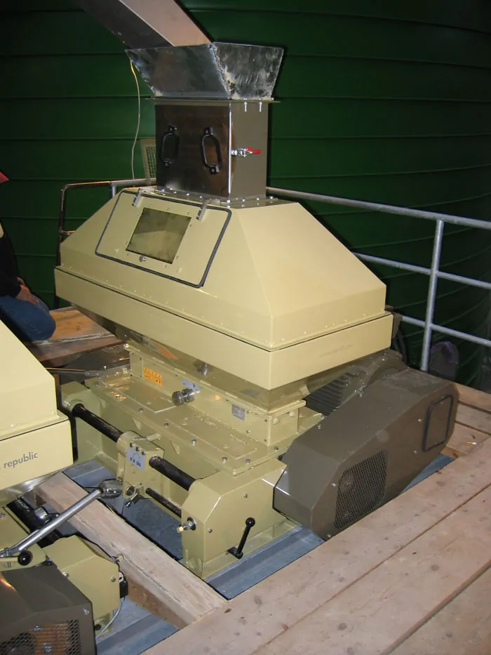 mmr 1200 assembly full - MMR-900 : Malt mill - machine to squeezing of malt grains, 37kW 6000-8000 kg/hr - wide rollers - malt-mills-crushers